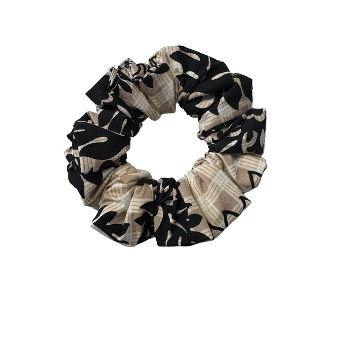 Hawaiian Quilt Scrunchie, Tan/Black Leilanis Attic
