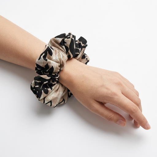 Hawaiian Quilt Scrunchie, Tan/Black Leilanis Attic